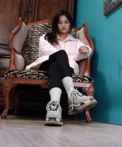 [A&F]丝足视频 052-小美女Xixi展示她的性感39码大脚 [1V-3.11G]
