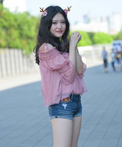 精选街拍作品 NO.0042 粉色衣服热裤可爱女孩高清原图[81P／75.8MB]